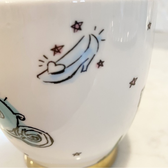 Cinderella Castle Mug Gold Handle - Picture 6 of 12
